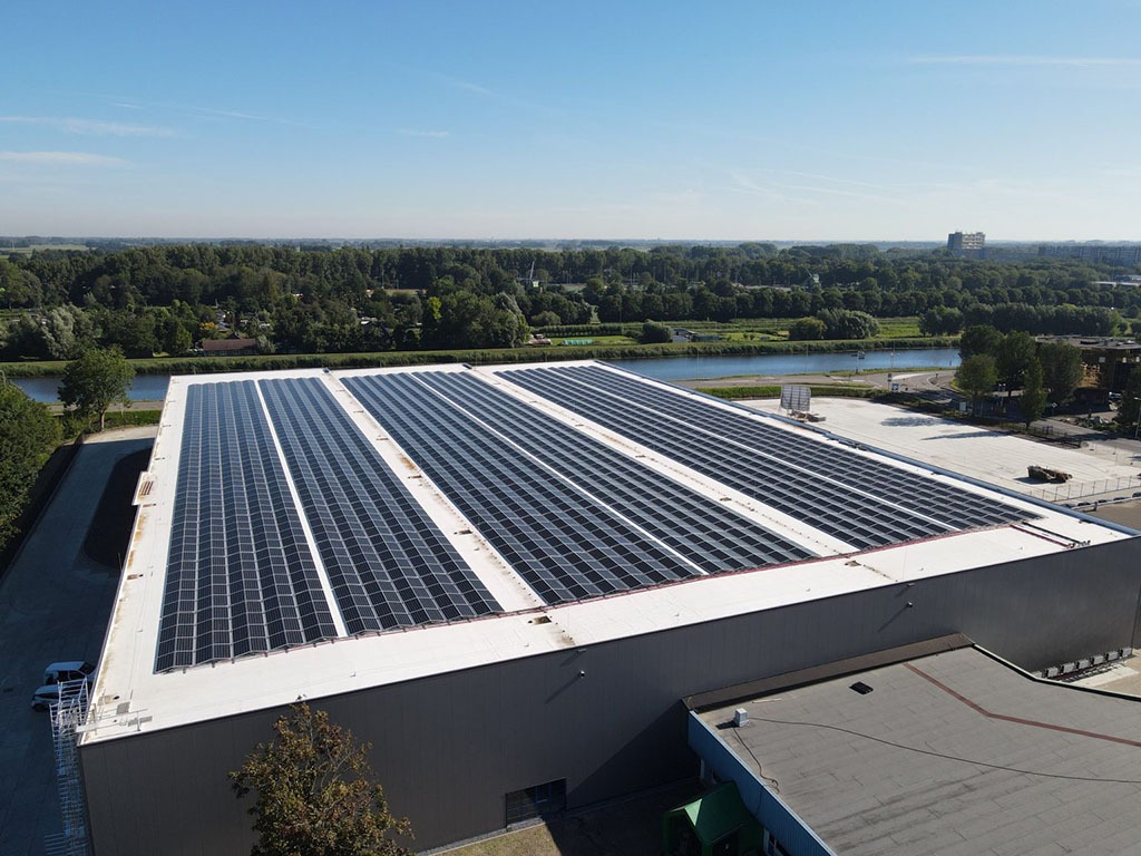 instalación de paneles solares en naves industriales, fabricas, centros logísticos